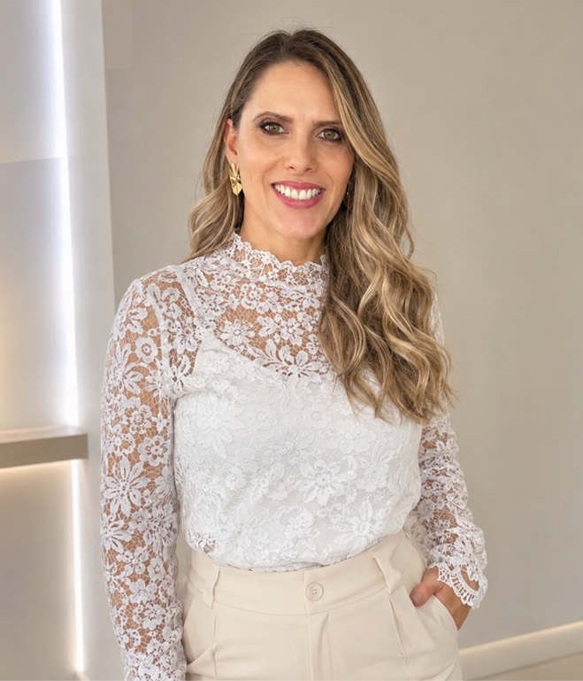 Andreia Cristina durante atendimento nutricional
